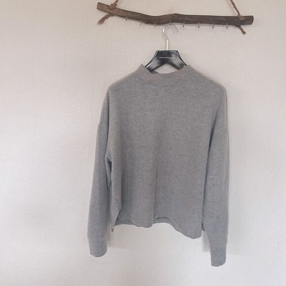 Gray turtleneck sweater - Picture 3 of 3